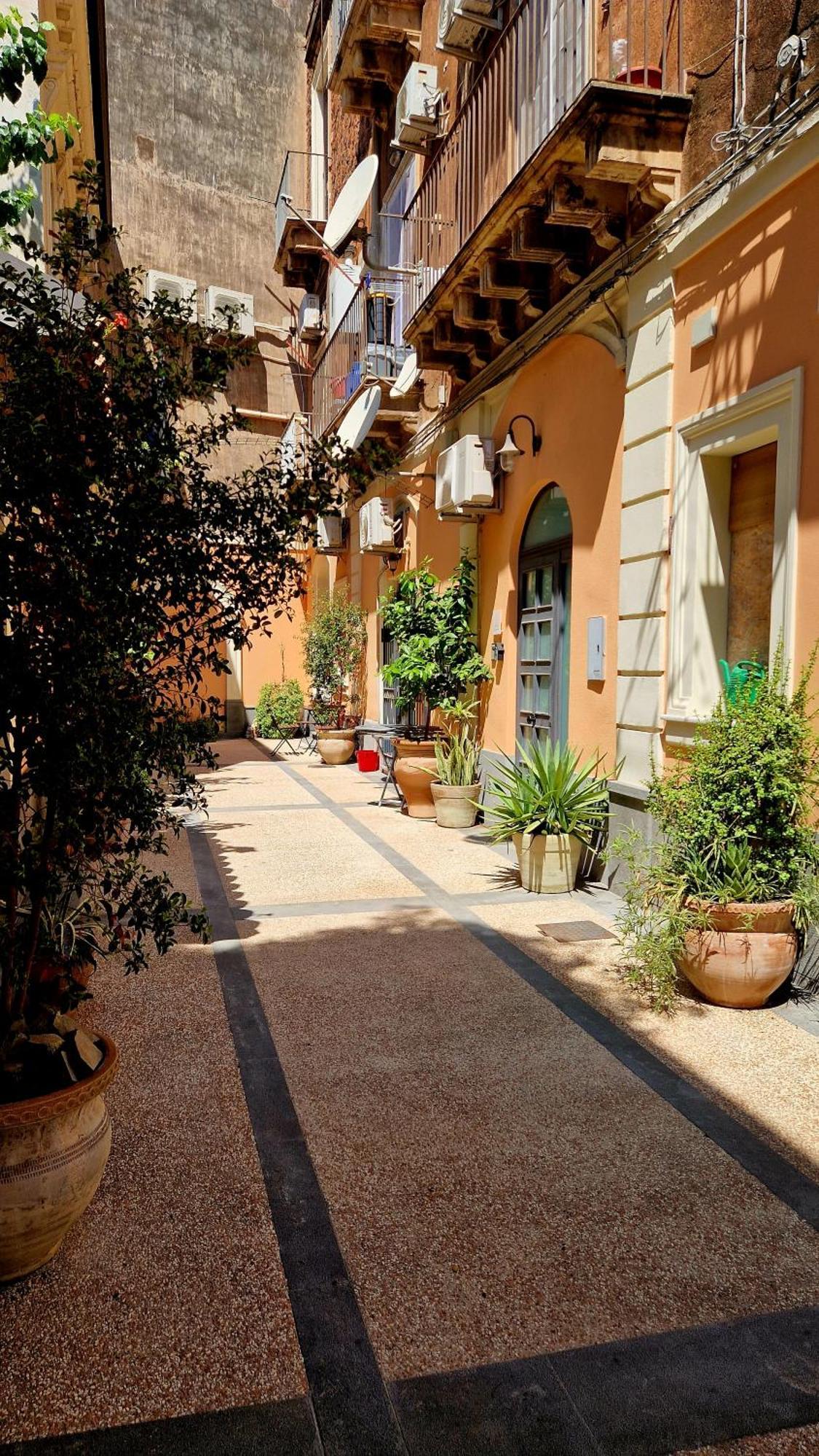 Borgo Santa Caterina - Fiera "Ventotto Holiday Home" 卡塔尼亚 外观 照片